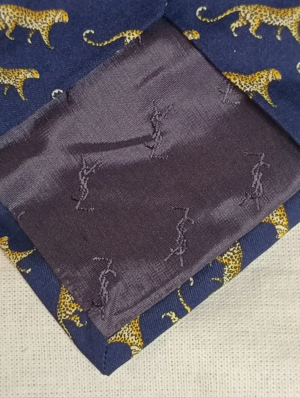 ❤️YSL Paris Yves Saint Laurent 100% Silk Handmade Leopard Theme Necktie Tie